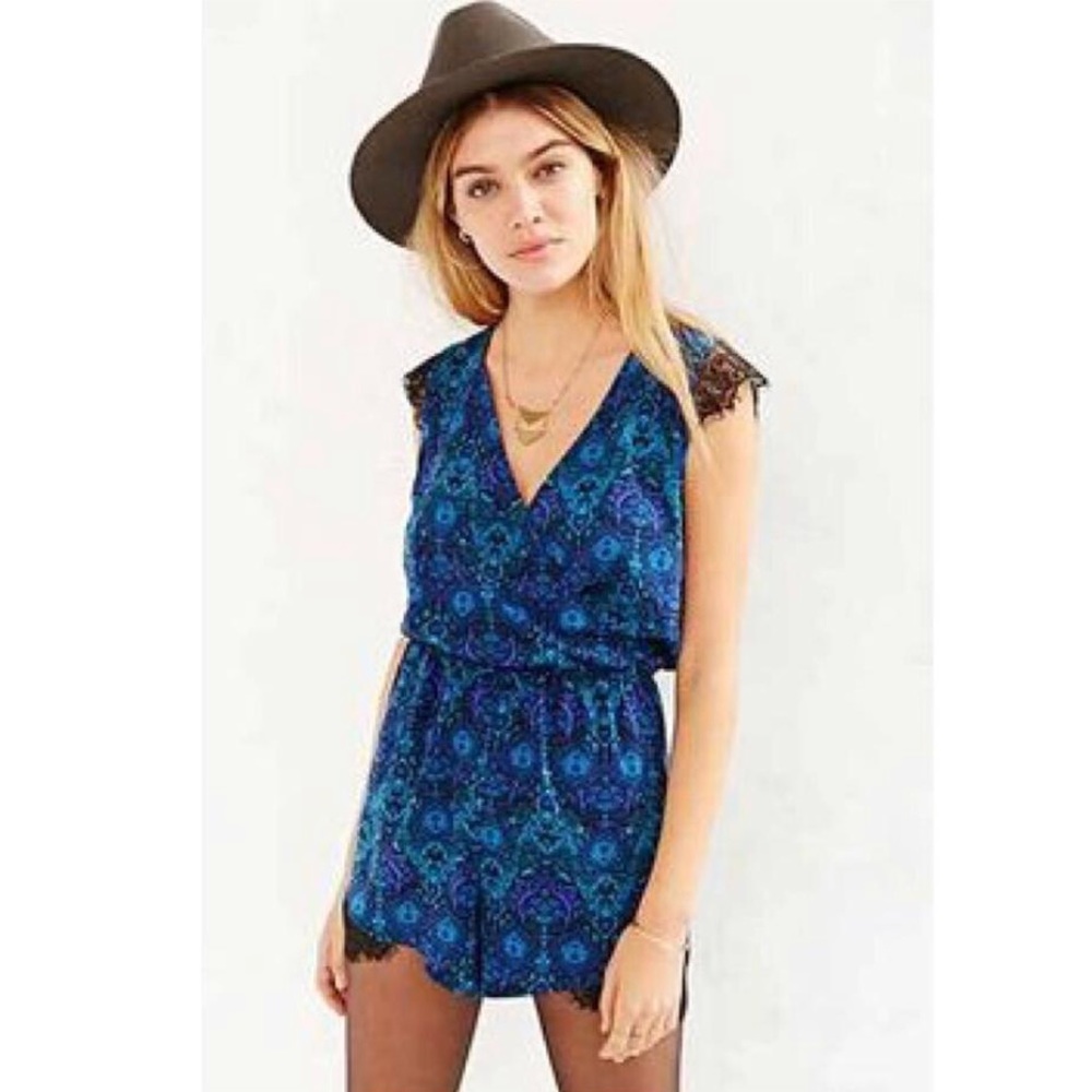 Kimchi Blue Silky romper black lace trim - Picture 2 of 7